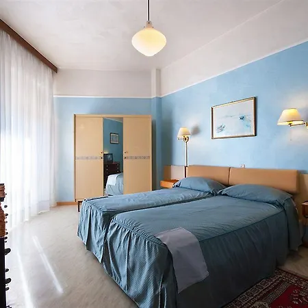 Universo Hotel 3*